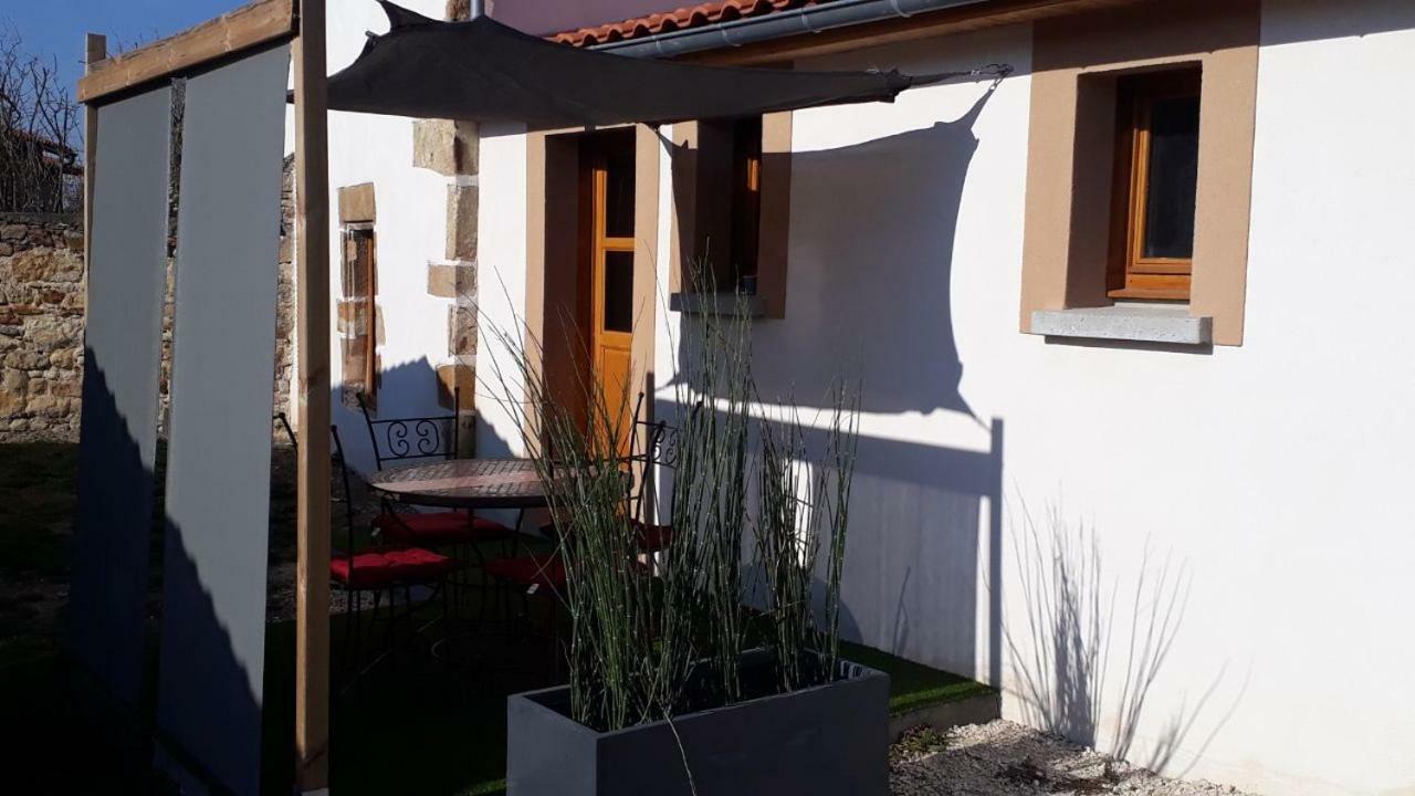 Pigeonnier Hotel Vic-le-Comte Exterior photo